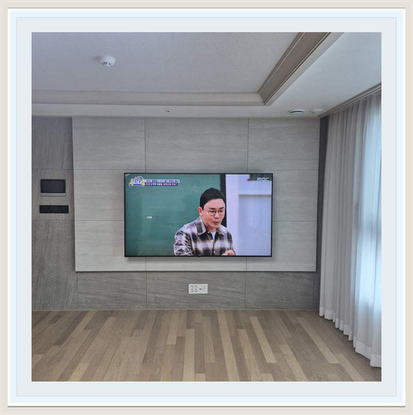 벽걸이TV 설치 참고 사진: 주말에 철거와 재설치를 묶을 때에 대해 점검할 시공 장면 (실제 해당 지역 후기 아님)