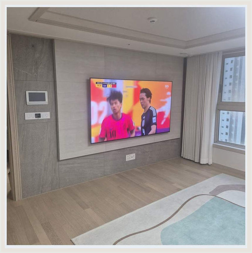 벽걸이TV 설치 참고 사진: 사용 중 접근성과 마무리 선정리를 함께 고려할 부분에 대해 점검할 시공 장면 (실제 해당 지역 후기 아님)