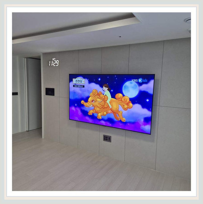 벽걸이TV 설치 참고 사진: 브라켓·벽면 조건을 눈으로 확인하는 과정에 대해 점검할 시공 장면 (실제 해당 지역 후기 아님)