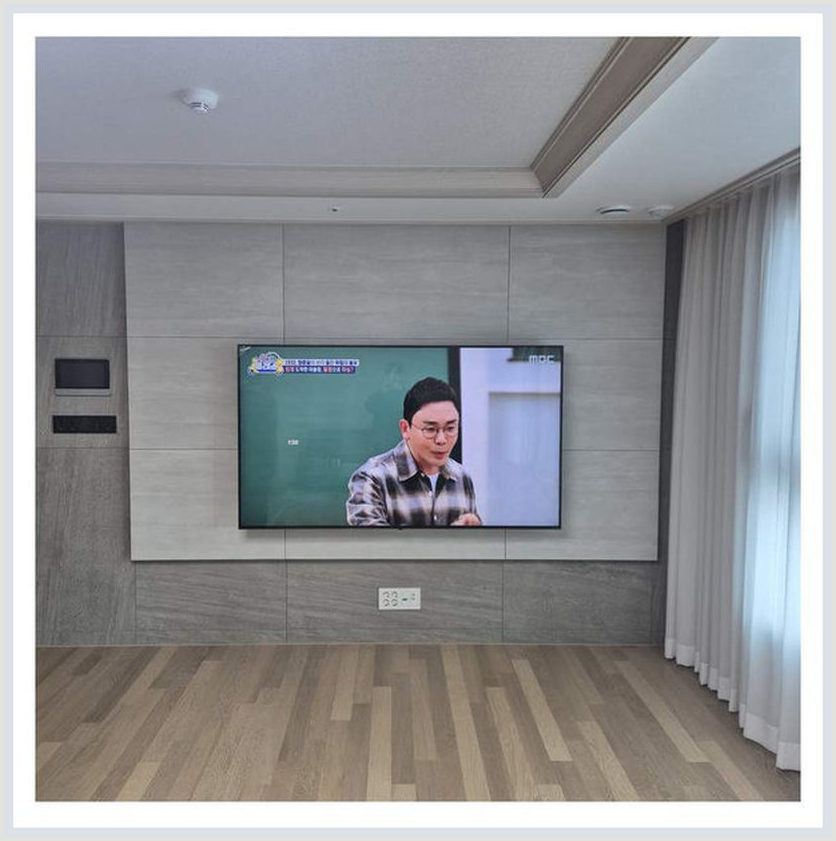 벽걸이TV 설치 참고 사진: 이사 철거를 한 번에 진행할 때의 빈틈에 대해 점검할 시공 장면 (실제 해당 지역 후기 아님)