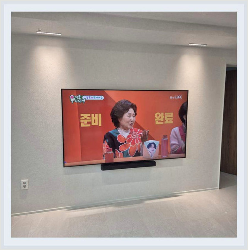 벽걸이TV 설치 참고 사진: 현장에서 바뀔 수 있는 설치 방식에 대해 점검할 시공 장면 (실제 해당 지역 후기 아님)