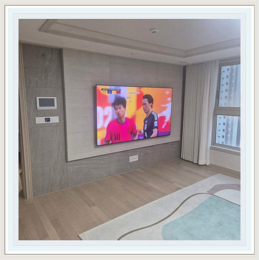 벽걸이TV 설치 참고 사진: 사용 중 접근성과 마무리 선정리를 함께 고려할 부분에 대해 점검할 시공 장면 (실제 해당 지역 후기 아님)