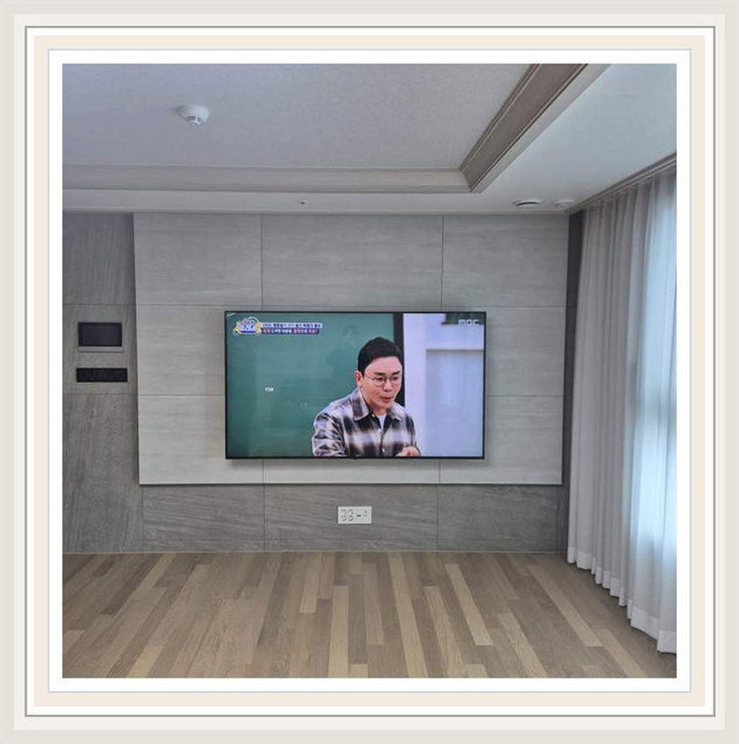 벽걸이TV 설치 참고 사진: 브라켓·벽면 조건을 눈으로 확인하는 과정에 대해 점검할 시공 장면 (실제 해당 지역 후기 아님)