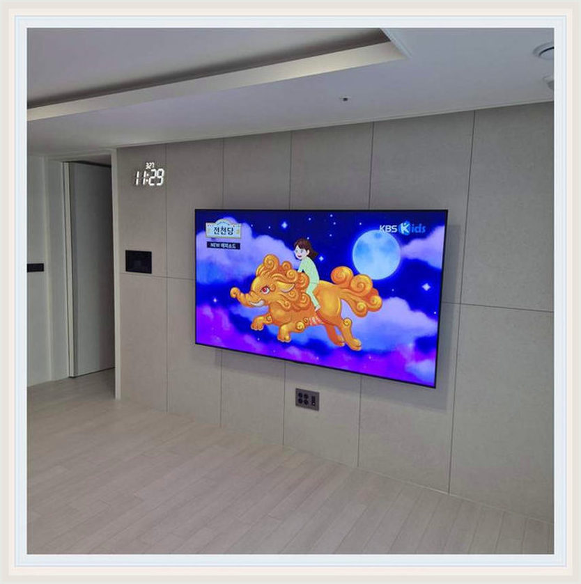 벽걸이TV 설치 참고 사진: 사용 중 접근성과 마무리 선정리를 함께 고려할 부분에 대해 점검할 시공 장면 (실제 해당 지역 후기 아님)